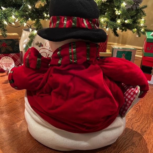 Festive Snowman Holiday Decor in Red and Black - Picture 4 of 6